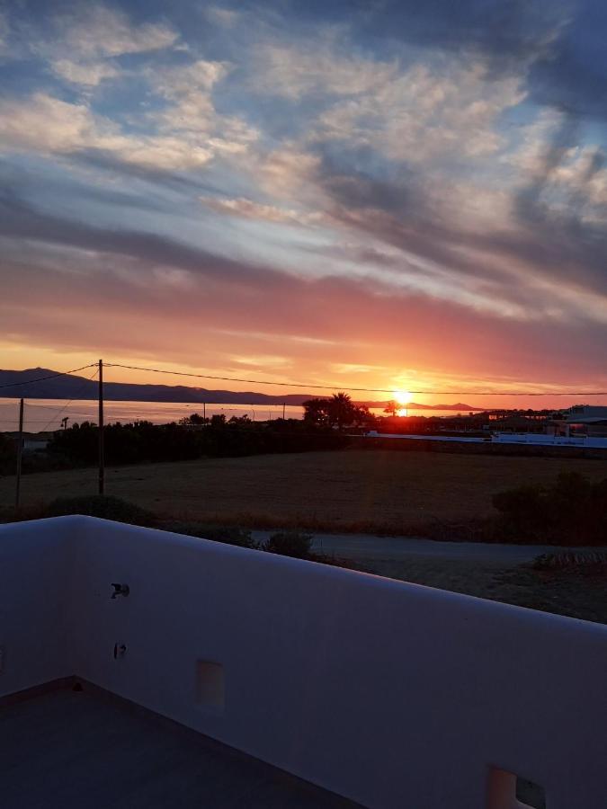 Kalais Sea Vibes, Beachfront Suites - A 10 Minute Drive Away From Naxos Town - Next To The Bus Stop Πλάκα Εξωτερικό φωτογραφία